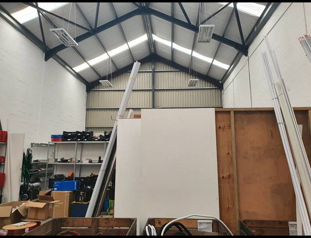 287M² FACTORY RENTED IN SAXENBURG PARK 2